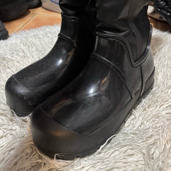 UGG - Picture 2 of 7